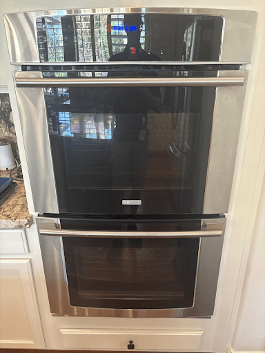 An Electrolux double oven in need of repair in Phoenix. Call today to schedule Electrolux appliance repair with ACR.